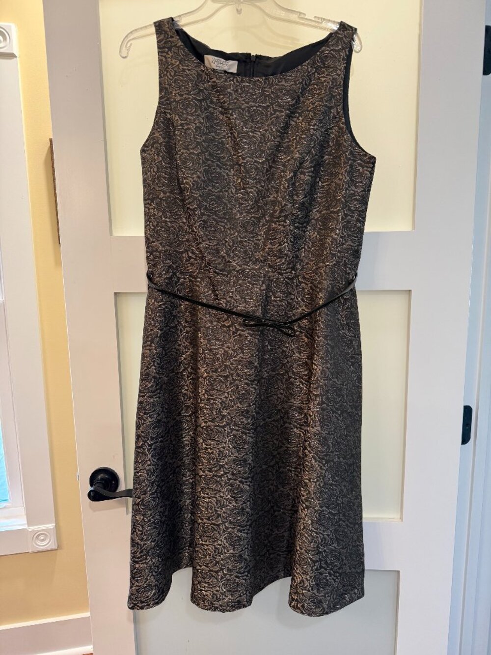 Kasper Sleeveless, knee-length A-line Party dress